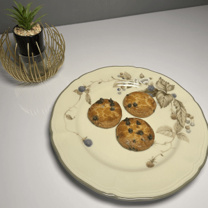 yellow chcoclate chip cookies